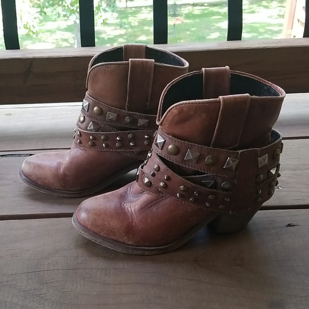 Corral Tan Leather Ankle Boots with Studs